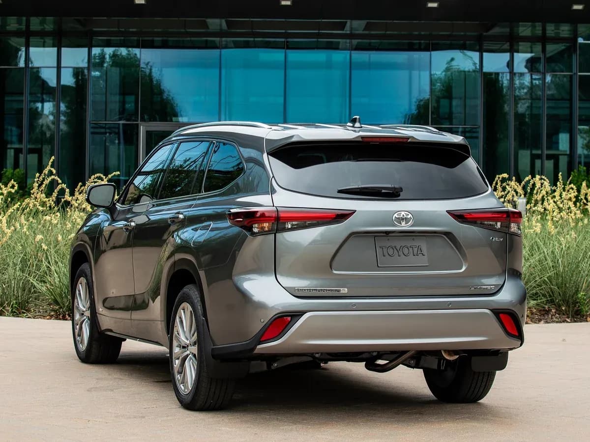 2022 Toyota Highlander photo (2 of 5)